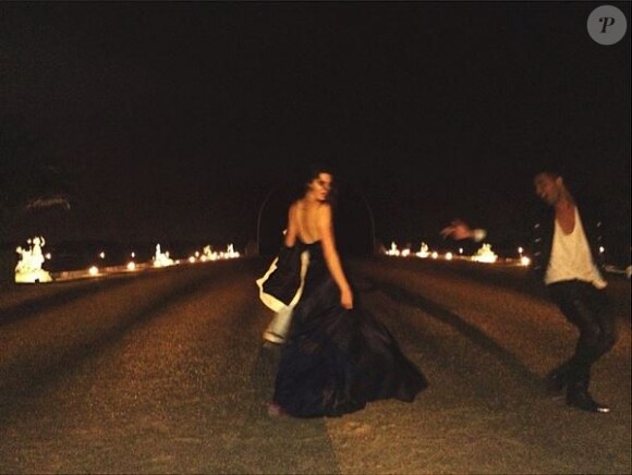 Kendall Jenner et Olivier Rousteing s'amusent au château de Versailles lors de la soirée pré-mariage de Kim Kardashian et Kanye West. Le 23 mai 2014.