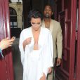 Kim Kardashian et Kanye West quittent leur domicile parisien pour se rendre au château de Versailles. Le 23 mai 2014.