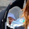 Olivia Wilde et Jason Sudeikis dans les rues de New York avec leur fils Otis, le 24 mai 2014.