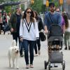 Olivia Wilde et Jason Sudeikis se promènent dans les rues de New York avec leur fils Otis, le 24 mai 2014.