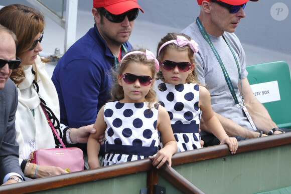 Charlene et Myla, les jumelles de Roger Federer lors du match de leur papa au premier jour de Roland-Garros à Paris, le 25 mai 2014 à Paris, sous les yeux de Mirka Federer