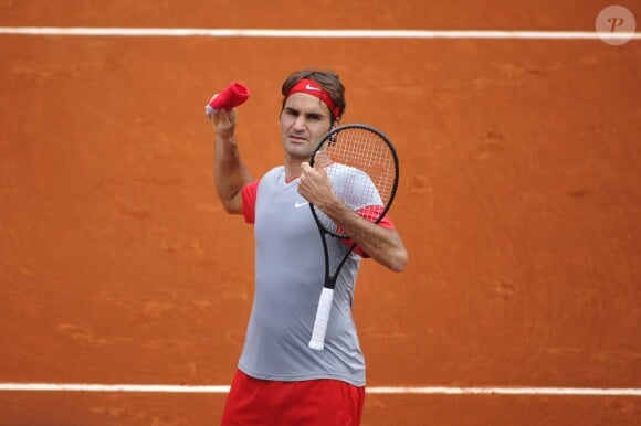 Roger Federer lors de son entrée en lice au tournoi de Roland-Garros à Paris le 25 mai 2014