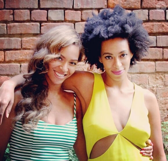 Beyoncé a posté toute une série de photos avec sa soeur Solange en marge de l'incident de l'ascenseur lors du Met Gala à New York, en mai 2014.