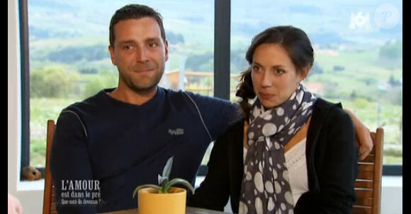 Sophie et Matthieu heureux et amoureux dans L'amour est dans le pré - Que sont-ils devenus ?, sur M6, le lundi 26 mai 2014