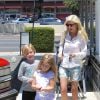Tori Spelling avec son fils Liam et sa fille Stella à Los angeles, le 26 mai 2014.