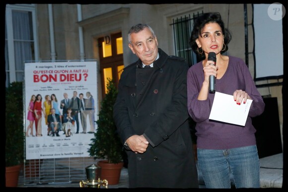 Rachida Dati organisait une projection du film "Qu'est-ce qu'on a fait au Bon Dieu ?" en présence du producteur Romain Rojtman à la mairie du 7e arrondissement de Paris, le 26 mai 2014.