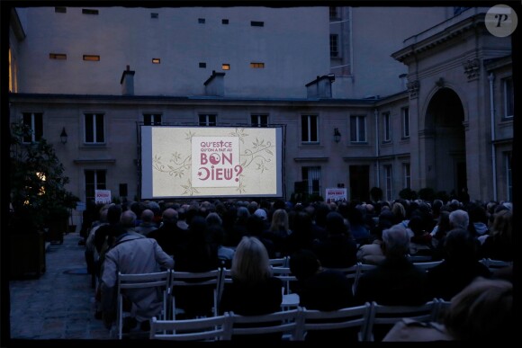 Rachida Dati organisait une projection du film "Qu'est-ce qu'on a fait au Bon Dieu ?" en présence du producteur Romain Rojtman à la mairie du 7e arrondissement de Paris, le 26 mai 2014.