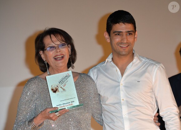 Claudia Cardinale et Salim Kechiouche - Remise de prix lors de la soirée de clôture des documentaires et ouverture de la fiction du Festival 2 Valenciennes Cinéma 2014, le 19 mars 2014