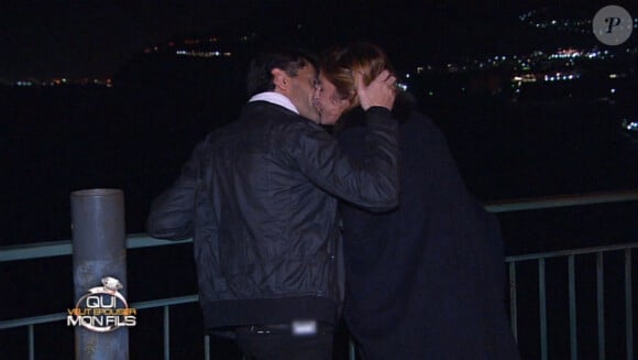 Thierry embrasse Eléonore à pleine bouche (Qui veut épouser mon fils ? saison 3 - épisode 6 du vendredi 30 mai 2014.)