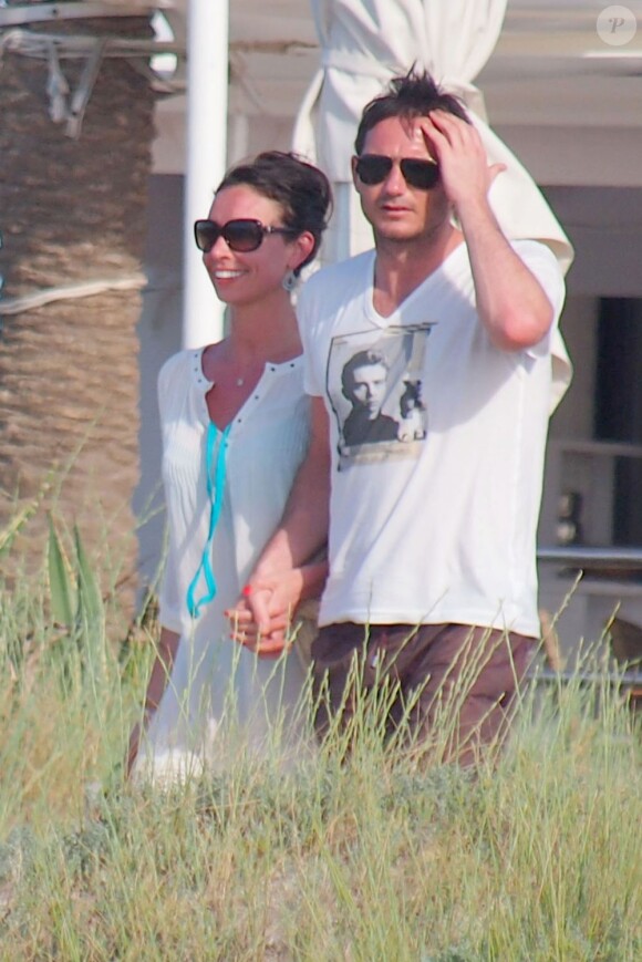 Exclusif - Le joueur anglais Frank Lampard passe ses vacances avec sa fiancée Christine à Formentera, le 5 juin 2013.