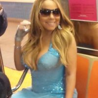 Mariah Carey : Pulpeuse en robe de soirée dans le métro !