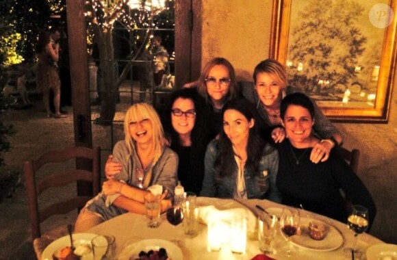 Melissa Etheridge entourée de Sia, Rosie O'Donnell, Chelsea Handler, Whitney Cummings et Heather R. Mizeur, le 31 mai 2014. 
