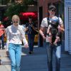 Jaime King, son mari Kyle Newman et leur fils James se promènent dans les rues de New York. Le 2 juin 2014.