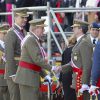 Le roi Juan Carlos Ier et le prince Felipe d'Espagne assistaient ensemble à la cérémonie marquantle bicentenaire de l'ordre royal et militaire de San Hermenegildo, le 3 juin 2014 au monastère San Lorenzo de El Escorial à Madrid, au lendemain de l'annonce de l'abdication du roi au profit de son fils.