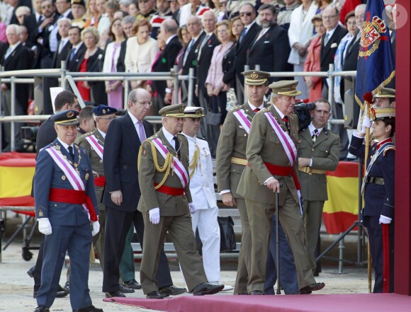 Le roi Juan Carlos Ier et le prince Felipe d'Espagne assistaient ensemble à la cérémonie marquantle bicentenaire de l'ordre royal et militaire de San Hermenegildo, le 3 juin 2014 au monastère San Lorenzo de El Escorial à Madrid, au lendemain de l'annonce de l'abdication du roi au profit de son fils.