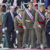 Le roi Juan Carlos Ier et le prince Felipe d'Espagne assistaient ensemble à la cérémonie marquant le bicentenaire de l'ordre royal et militaire de San Hermenegildo, le 3 juin 2014 au monastère San Lorenzo de El Escorial à Madrid, au lendemain de l'annonce de l'abdication du roi au profit de son fils.