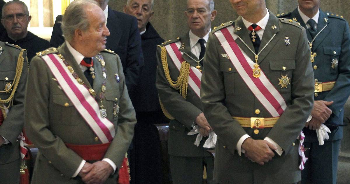 Felipe et Juan  Carlos  d Espagne En uniforme mais 