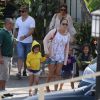 Exclusif - Jennifer Lopez, son compagnon Casper Smart et ses enfants Emme et Max sur une plage de Malibu, le 6 juillet 2013.
