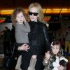 Nicole Kidman avec ses filles Sunday et Faith à l'aéroport de Los Angeles le 26 mars 2014