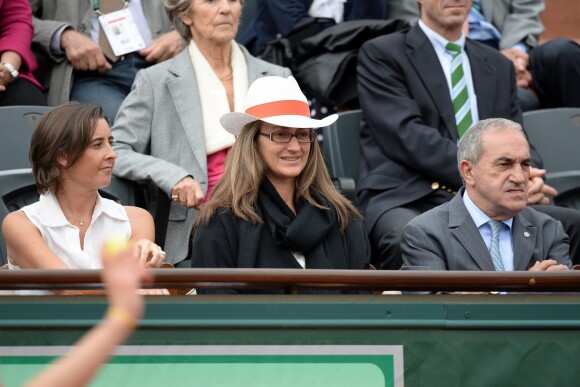 Mary Pierce et Jean Gachassin (président de Fédération française de tennis) dans les tribunes de Roland-Garros, le 31 mai 2014.