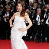 Laetitia Casta - Montée des marches du film "Grace de Monaco" pour l'ouverture du 67 ème Festival du film de Cannes le 14 mai 2014