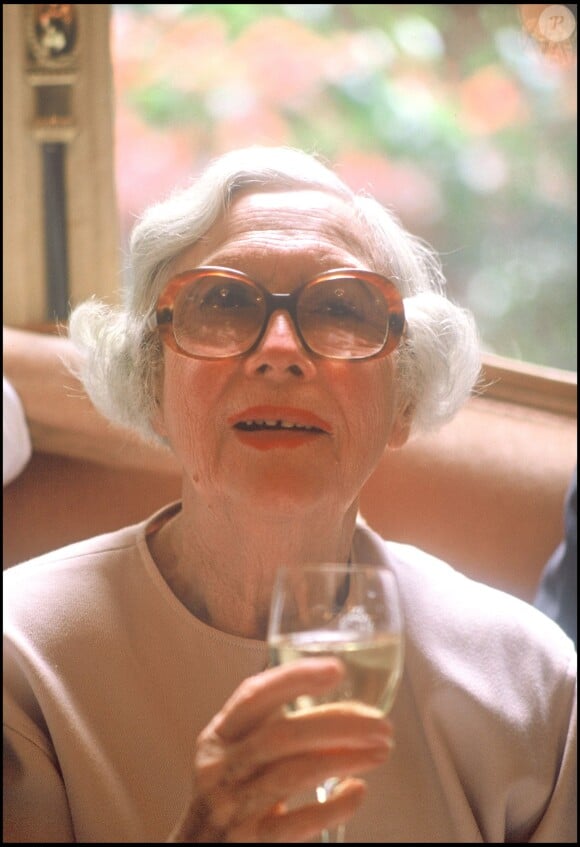 Arletty fêtant ses 90 ans en 1988