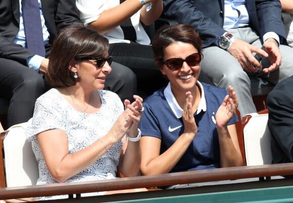 Anne Hidalgo et Najat Vallaud-Belkacem assistent à la finale dame des Internationaux de France de tennis de Roland Garros à Paris le 7 juin 2014