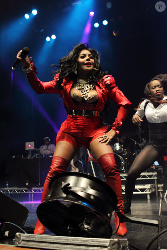 Lil' Kim en concert à Londres, le 22 novembre 2013.