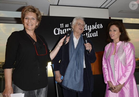 Sophie Dulac (présidente du festival), Bertrand Tavernier et Jacqueline Bisset lors de la soirée d'ouverture du 3ème Champs-Elysées Film Festival 2014 à Paris, le 10 juin 2014.