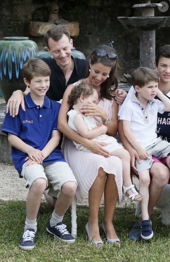 Le prince Joachim avec sa femme la princesse Marie et ses enfants. La famille royale de Danemark s'est réunie au château de Cayx (Lot), en France, le 11 juin 2014 autour du prince Henrik pour fêter ses 80 ans.