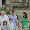 Les 80 ans du prince Henrik de Danemark : le prince Frederik et la princesse Mary avec leurs quatre enfants, Isabella, Christian, Vincent et Josephine, le 11 juin 2014 au Château de Cayx (Lot)