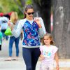 Alessandra Ambrosio se promène avec sa fille Anja à Brentwood, le 10 juin 2014.