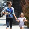 Alessandra Ambrosio se promène avec sa fille Anja à Brentwood, le 10 juin 2014.