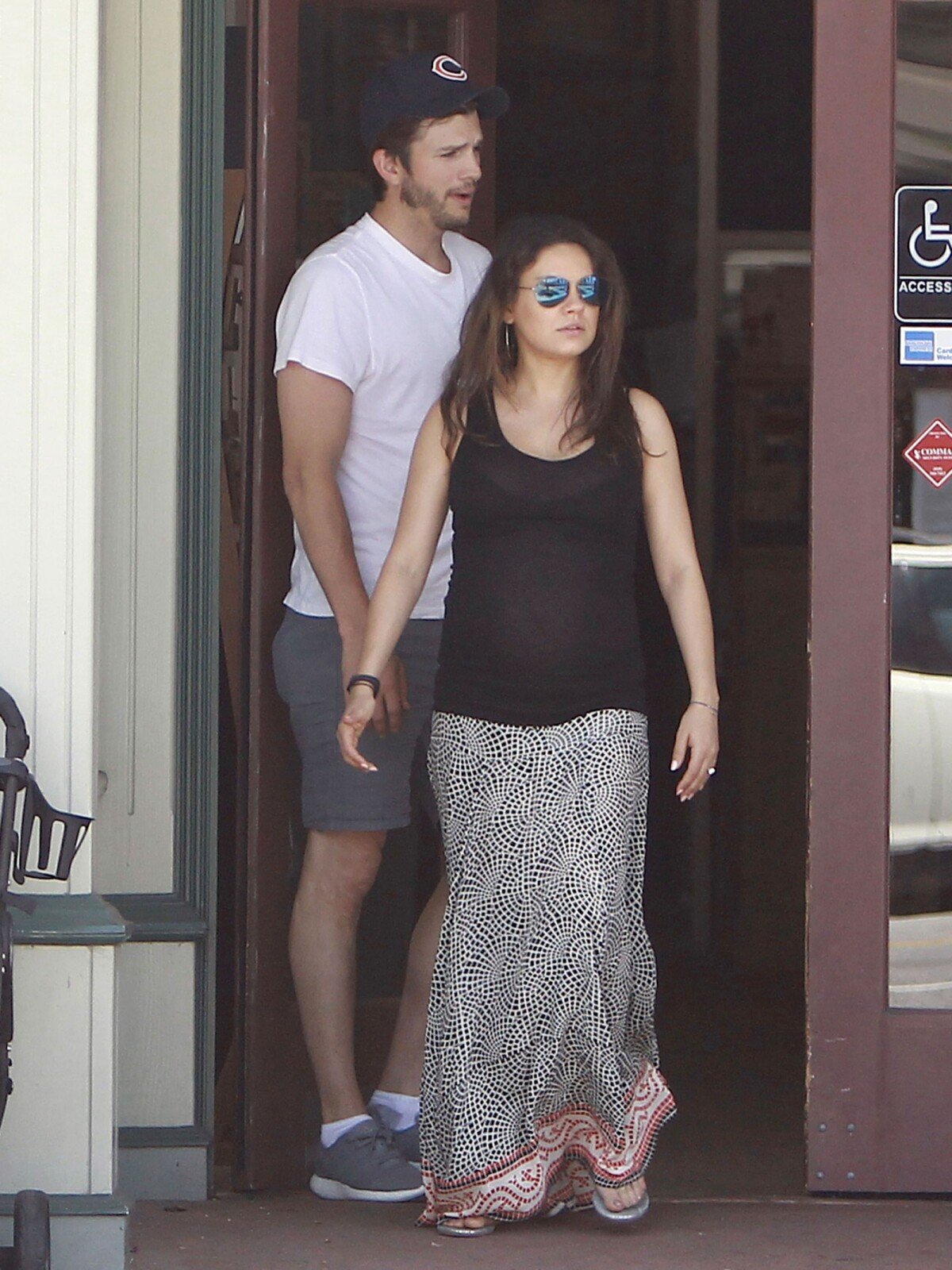 Photo : Exclusif - Prix spécial - Mila Kunis, enceinte, et son fiancé
