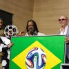 Claudia Leitte, Pitbull lors d'une conférence de presse pour l'ouverture de la Coupe du monde 2014 au Brésil à São Paulo le 11 juin 2014