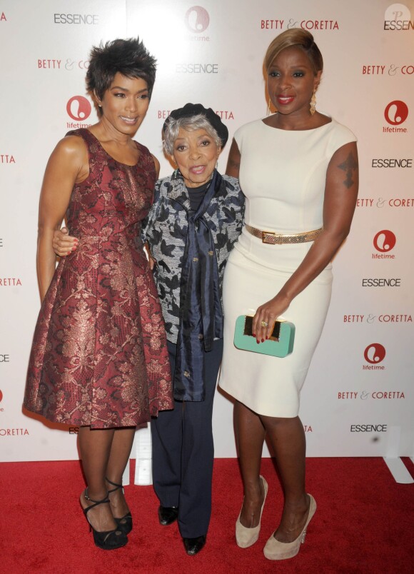 Angela Bassett, Ruby Dee et Mary J. Blige - Première du film "Betty & Coretta" à New York. Le 28 janvier 2013
