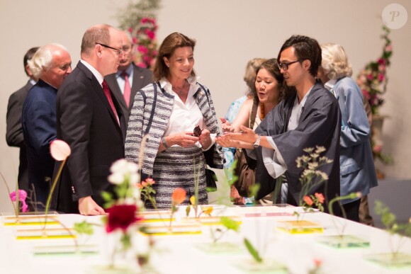 Le prince Albert II de Monaco et la princesse Caroline de Hanovre ont procédé le 14 juin 2014 à la réouverture de la Roseraie Princesse-Grace et assisté au 47e concours international de bouquets. Deux semaines après l'annonce officielle de sa grossesse, la princesse Charlene était également présente, pour baptiser une rose à son nom.