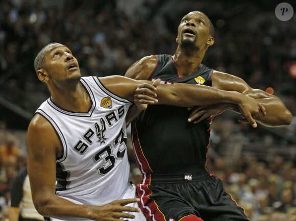 Les Spurs de San Antonio emmenés par Boris Diaw ont décroché le cinquième titre NBA de leur histoire en s'imposant face au Heat de Miami (104-87), dans leur salle du AT&T Center lors du match 5 des finales, le 15 juin 2014