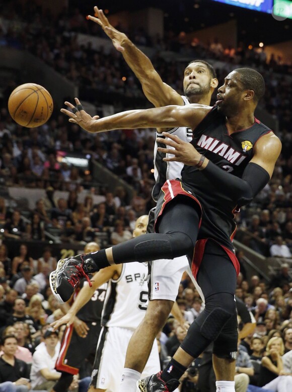 Les Spurs de San Antonio ont décroché le cinquième titre NBA de leur histoire en s'imposant face au Heat de Miami de Dwyane Wade (104-87), dans leur salle du AT&T Center lors du match 5 des finales, le 15 juin 2014