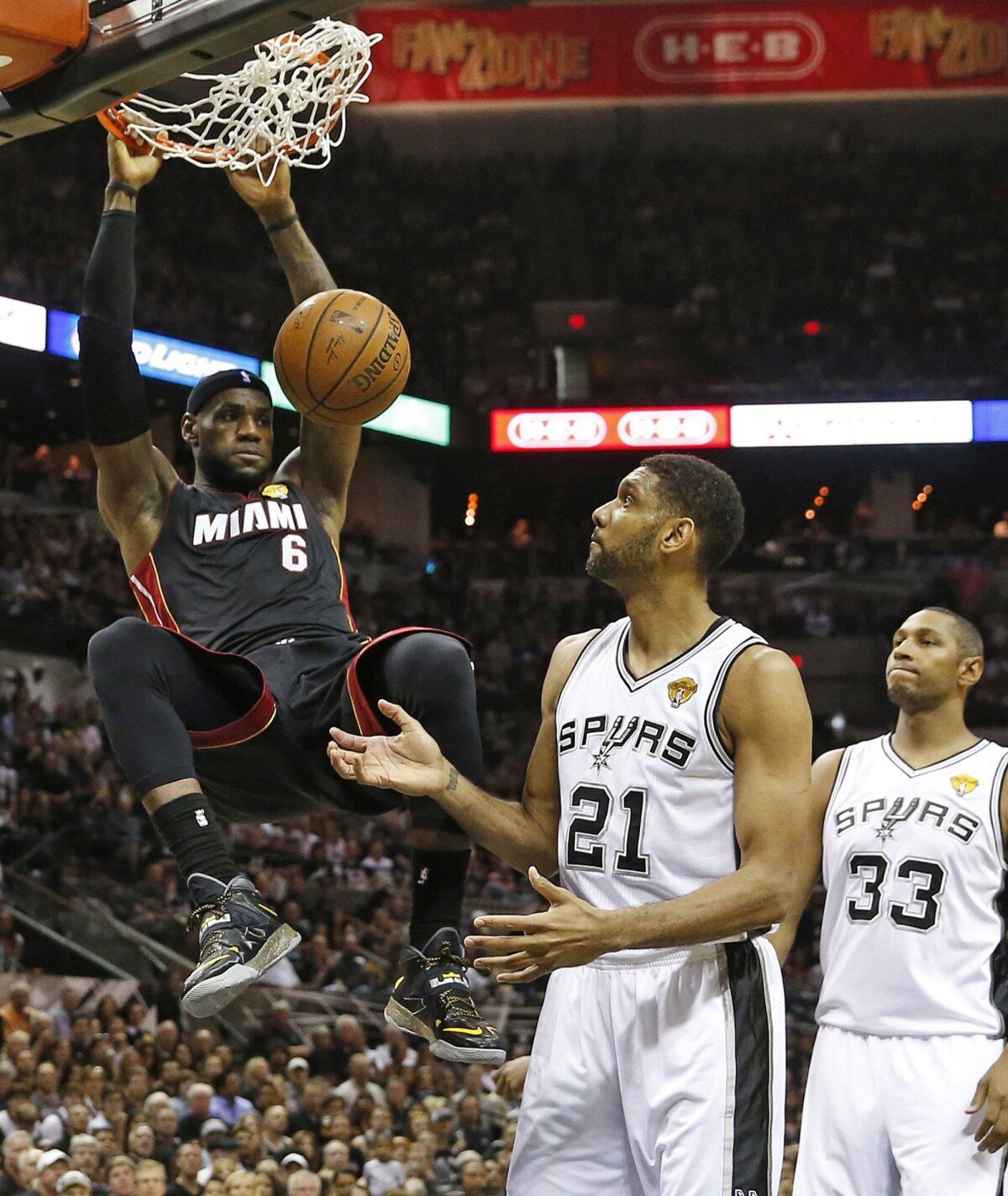 Photo : Les Spurs De San Antonio De Tim Duncan Ont Décroché Le ...