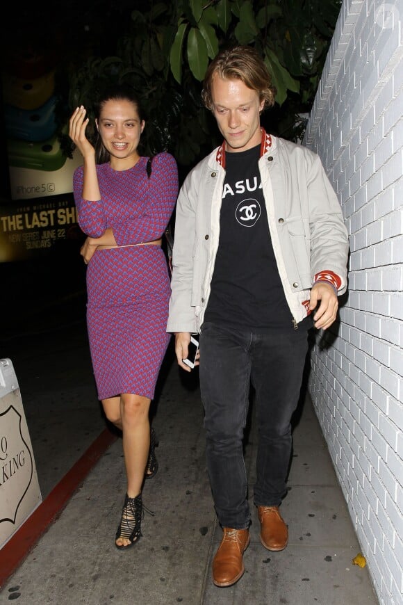 Alfie Allen quittant le Chateau Marmont à Los Angeles, le 12 juin 2014.