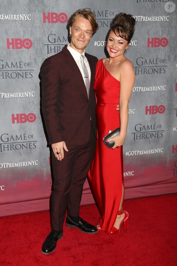 Alfie Allen et sa fiancée Jaime Winstone à l'avant-première new-yorkaise de la saison 4 de "Game of Thrones", le 18 mars 2014.