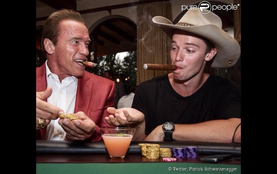  Le 8 juin 2014, Arnold Schwarzenegger et son fils Patrick participaient &amp;agrave; une partie de poker de charit&amp;eacute; en faveur des programmes pour l&#039;&amp;eacute;ducation des jeunes d&amp;eacute;favoris&amp;eacute;s cr&amp;eacute;&amp;eacute;e par l&#039;acteur quand il &amp;eacute;tait gouverneur de Californie. La soir&amp;eacute;e a permis de r&amp;eacute;colter 736 000 dollars. 
