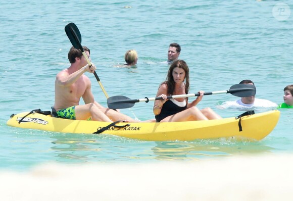 Exclusif - Maria Shriver en vacances avec ses fils Patrick et Christopher au Mexique, le 14 juin 2014.