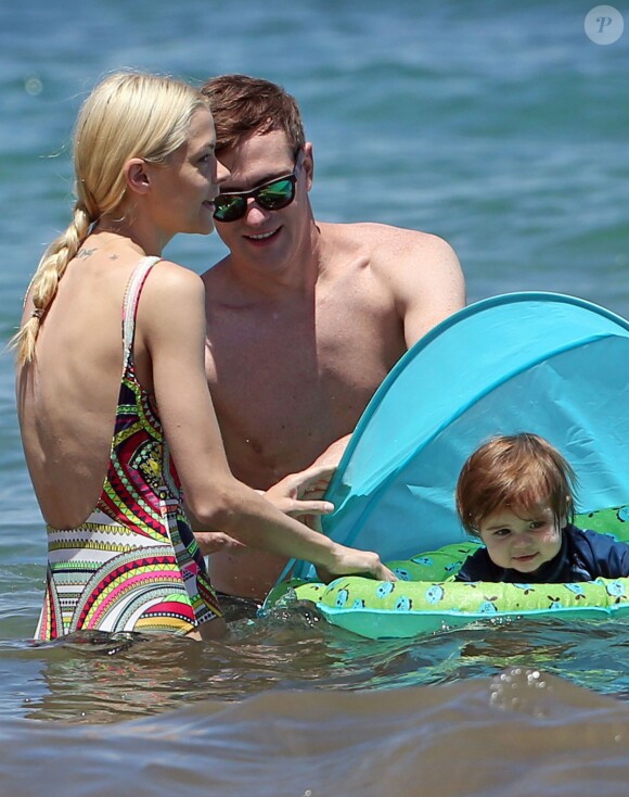 Jaime King en vacances à Hawaï avec son mari Kyle Newman et leur fils James, le 15juin 2014.