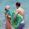 Jaime King en vacances à Hawaï avec son mari Kyle Newman et leur fils James, le 14 juin 2014.