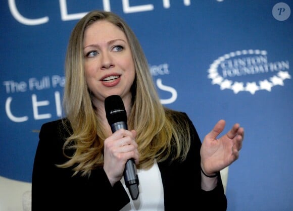 Chelsea Clinton visite "The Lower East Side Girls School" à New York. Le 17 avril 2014.