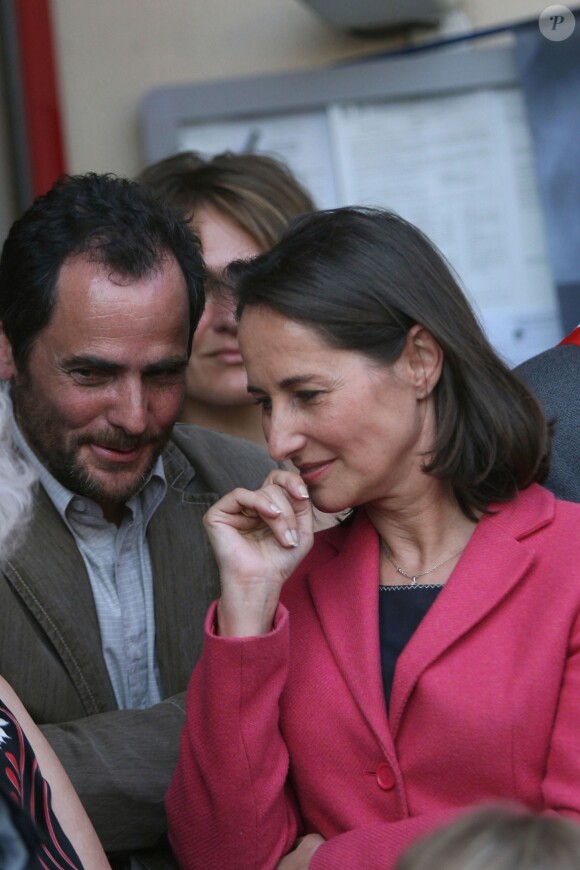 Ségolène Royal auprès de son frère en visite en Champagne dans le cadre de sa campagne présidentielle, le 12 avril 2007.