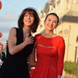 Sophie Marceau et Zhang Ziyi lors de la cérémonie de clôture du Festival de Cabourg le 14 juin 2014. (Abaca TV)