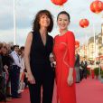 Sophie Marceau et Zhang Ziyi lors de la cérémonie de clôture du 28e Festival du film romantique de Cabourg le 14 juin 2014.